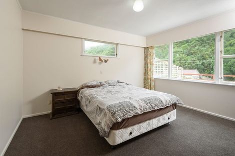 Photo of property in 22 Lincoln Avenue, Tawa, Wellington, 5028