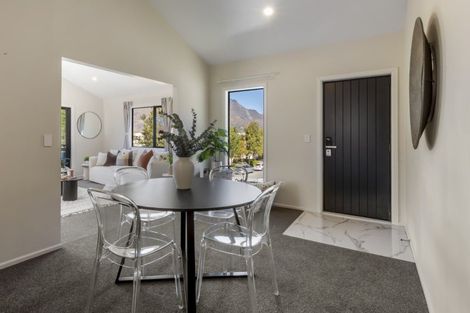 Photo of property in 14 Sainsbury Road, Fernhill, Queenstown, 9300