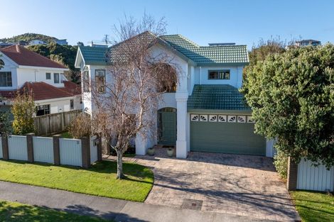Photo of property in 18 Amesbury Drive, Churton Park, Wellington, 6037