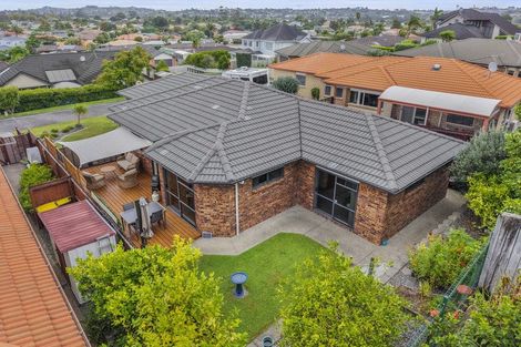 Photo of property in 44 Chesterfield Way, Orewa, 0931