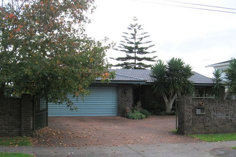 Photo of property in 2 Musick Point Road, Bucklands Beach, Auckland, 2012