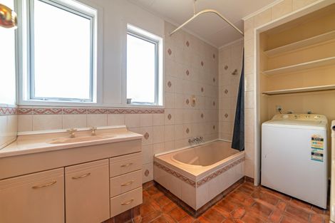 Photo of property in 18 Acacia Street, Kelvin Grove, Palmerston North, 4414