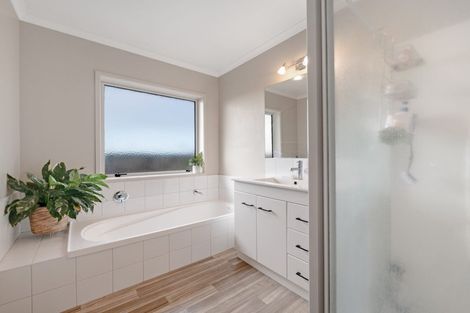 Photo of property in 8c Wiltshire Place, Te Puke, 3119