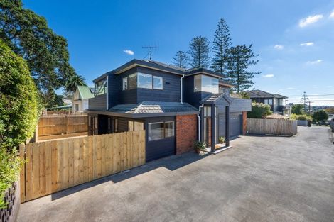 Photo of property in 2/14 Raleigh Road, Northcote, Auckland, 0627