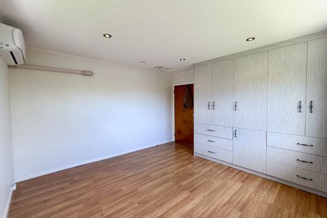 Photo of property in 55 La Rosa Street, Green Bay, Auckland, 0604