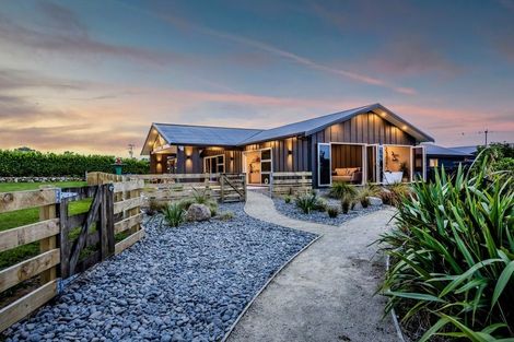 Photo of property in 423 Cardiff Road, Pembroke, Stratford, 4391