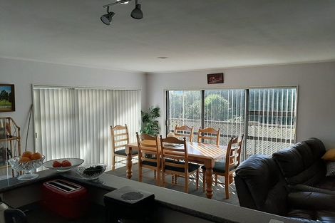 Photo of property in 12 Ozone Road, Stanmore Bay, Whangaparaoa, 0932