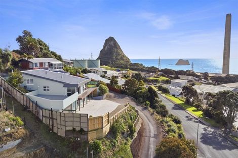 Photo of property in 19 Findlay Street, Moturoa, New Plymouth, 4310