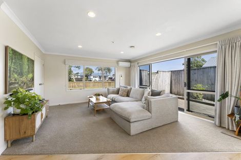 Photo of property in 15 Emery Place, Papamoa Beach, Papamoa, 3118