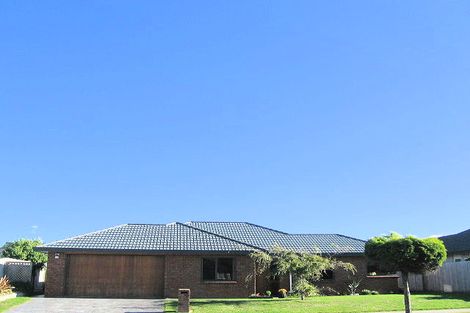 Photo of property in 64 Guildford Drive, Paraparaumu, 5032