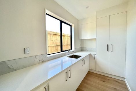 Photo of property in 2/19 Edwards Avenue, Henderson, Auckland, 0610