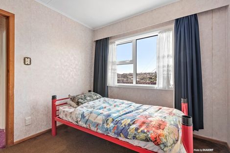 Photo of property in 125 Ruskin Road, Newlands, Wellington, 6037