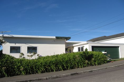 Photo of property in 29 Spenmoor Street, Newlands, Wellington, 6037