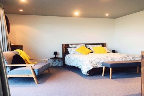 Photo of property in 16 Dungarvan Road, Newlands, Wellington, 6037