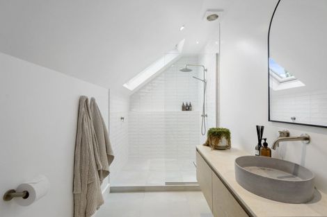 Photo of property in 64 Wilsons Road, Saint Martins, Christchurch, 8022