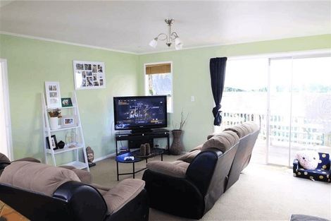 Photo of property in 24 Tiri Tiri Road, Birkdale, Auckland, 0626