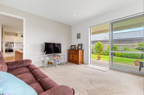 Photo of property in 5 Oak Place, Levin, 5510