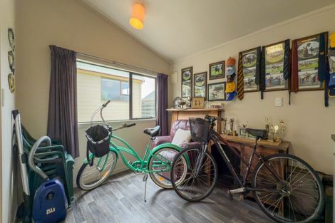 Photo of property in 128 Kiwi Road, Whangamata, 3620