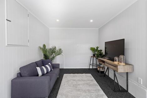 Photo of property in 51 Glanmire Road, Newlands, Wellington, 6037