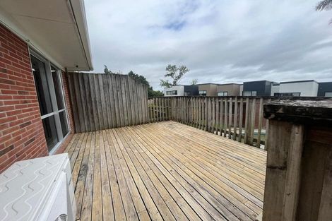 Photo of property in 64 Royal Road, Massey, Auckland, 0614