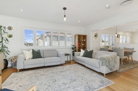 Photo of property in 1/123 Queen Street, Northcote Point, Auckland, 0627
