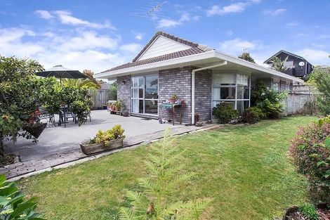 Photo of property in 2/88 Simmental Crescent, Somerville, Auckland, 2014