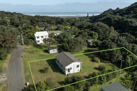 Photo of property in 118 Garden Road, Piha, 0772