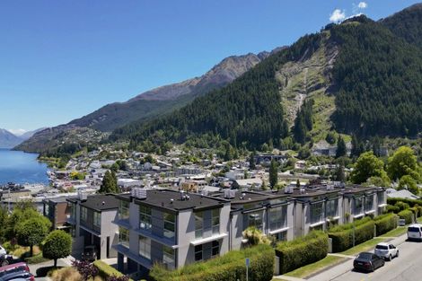Photo of property in The Beeches Apartments, 4/60 Hallenstein Street, Queenstown, 9300