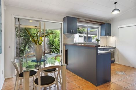 Photo of property in 1/32 Manuka Road, Glenfield, Auckland, 0629