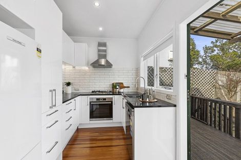 Photo of property in 142 The Ridgeway, Mornington, Wellington, 6021