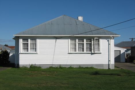 Photo of property in 25 Goldsmith Crescent, Levin, 5510
