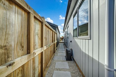 Photo of property in 37 Horokaka Street, Massey, 0614