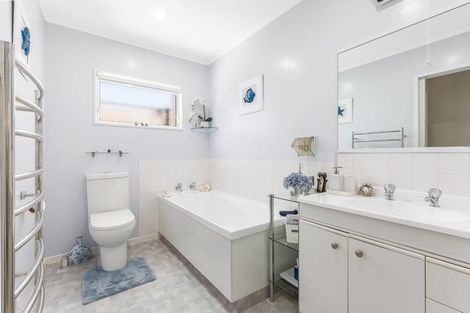 Photo of property in 3 Lakeside Villas, Whitby, Porirua, 5024