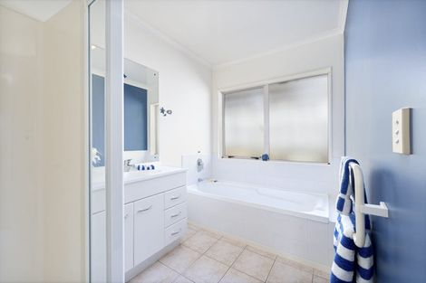 Photo of property in 4 Sandhurst Rise, Henderson, Auckland, 0612