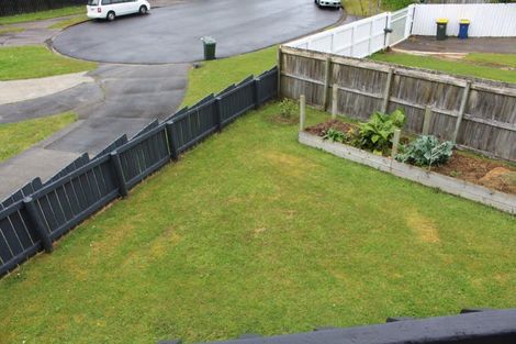 Photo of property in 8 Louise Place, West Harbour, Auckland, 0618