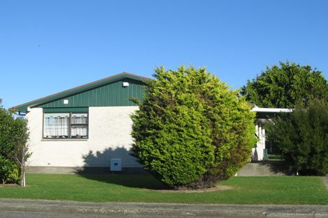 Photo of property in 18 Mazengarb Road, Paraparaumu Beach, Paraparaumu, 5032
