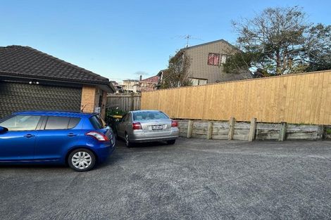 Photo of property in 1 Glengarry Road, Glen Eden, Auckland, 0602