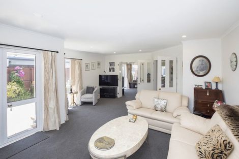 Photo of property in 9 Tavistock Place, Russley, Christchurch, 8042