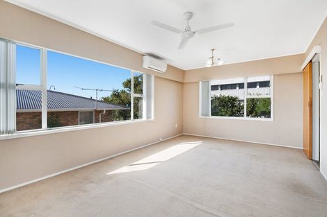 Photo of property in 2/2 Tower Hill, Stanmore Bay, Whangaparaoa, 0930