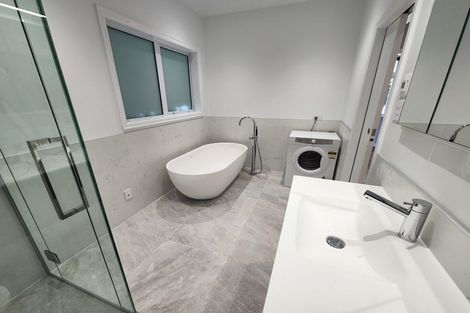Photo of property in 43 Rona Street, Eastbourne, Lower Hutt, 5013