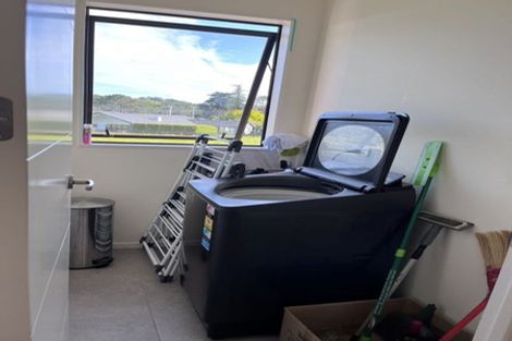 Photo of property in 12 Te Awa Place, Red Beach, 0932