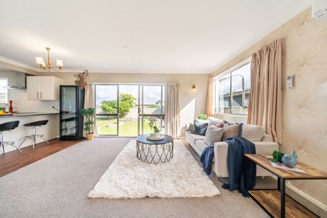 Photo of property in 6 Cruickshank Road, Clouston Park, Upper Hutt, 5018