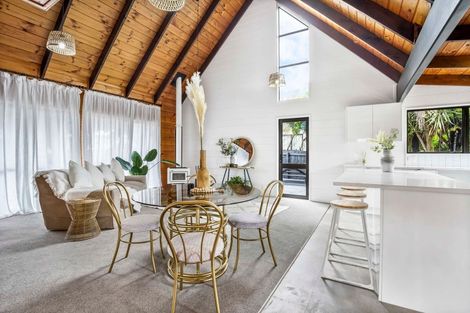 Photo of property in 37 Collins Road, Melville, Hamilton, 3206