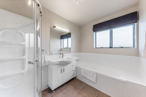 Photo of property in 51 The Grove, Red Beach, 0932