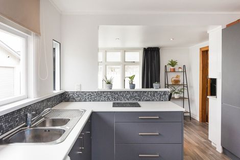 Photo of property in 19 Featherston Street, Takaro, Palmerston North, 4412