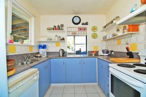 Photo of property in 24 Madison Place, Forrest Hill, Auckland, 0620