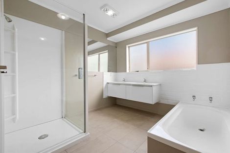 Photo of property in 5 Edgewater Grove, Whakatane, 3120