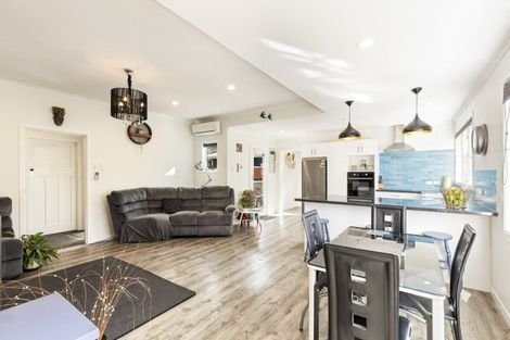 Photo of property in 56 Maire Street, Inglewood, 4330