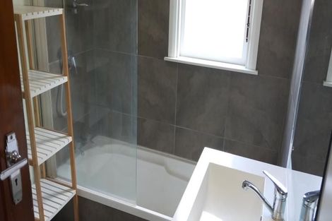 Photo of property in 15 Puriri Terrace, Roslyn, Palmerston North, 4414