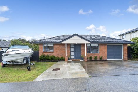 Photo of property in 21 Misty Valley Drive, Henderson, Auckland, 0612